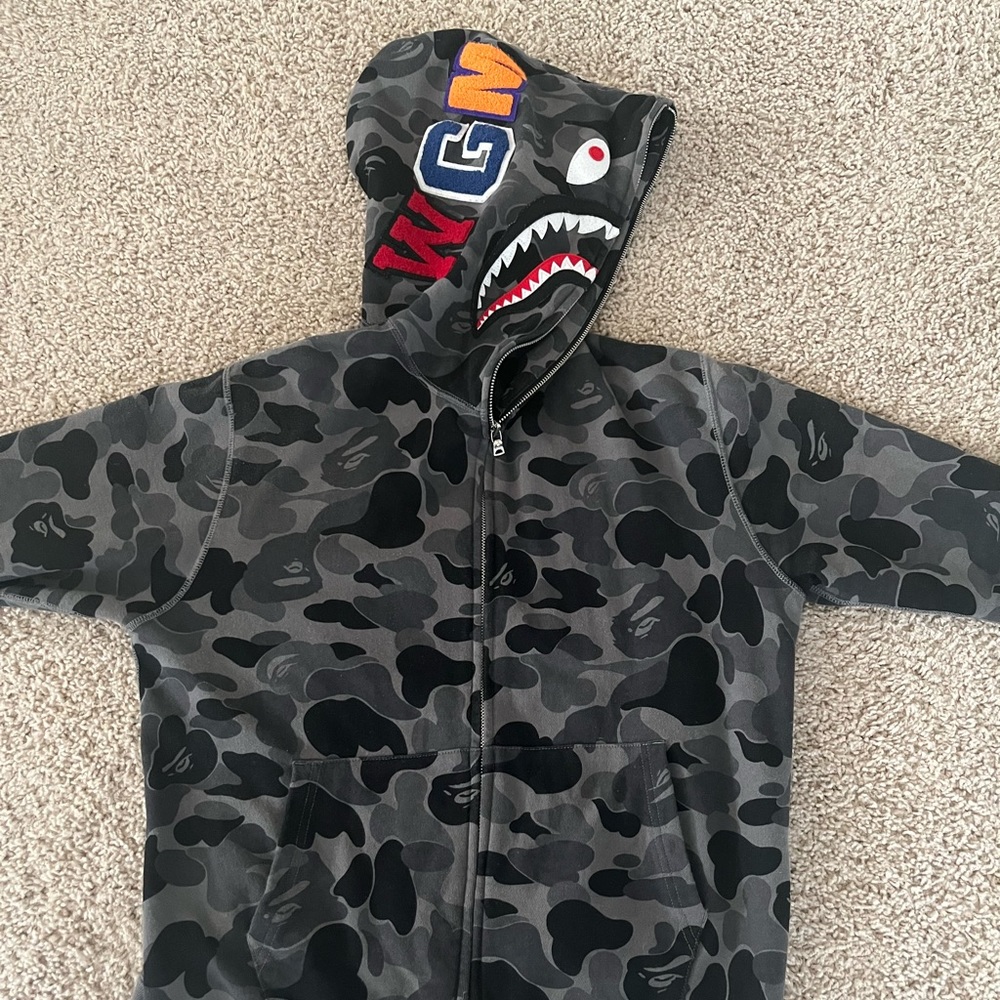 Authenticated Grey bape WGM shark jacket !